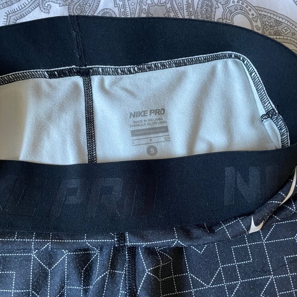 Nike pro leggings - Picture 2 of 2